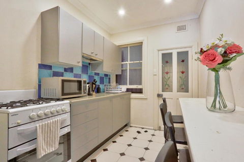 Affordable 3 Bedroom House Darlinghurst With 2 E-Bikes Included - C Tourism 4