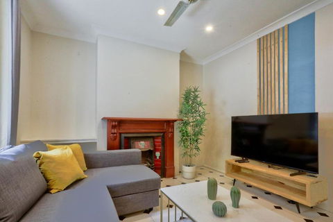 Affordable 3 Bedroom House Darlinghurst With 2 E-Bikes Included - C Tourism 0