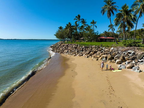 ABSOLUTE BEACH FRONT MACKAY - Blue Pacific - C Tourism 3