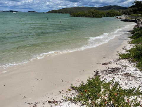 ABSOLUTE BEACHFRONT Port Stephens - Pindimar Beach House - C Tourism 3