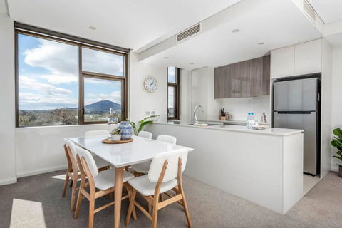 Amazing View In Large Apartment Barton ACT - C Tourism 3