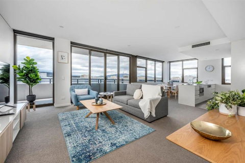 Amazing View In Large Apartment Barton ACT - C Tourism 1