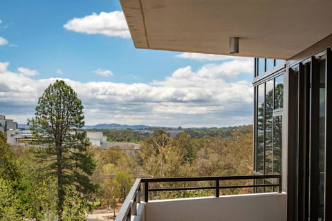 Amazing View In Large Apartment Barton ACT - C Tourism 0