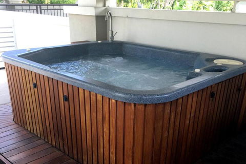 Amazing Rooftop Resort Experience With Hot Tub - C Tourism 1