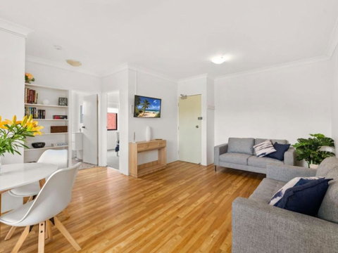 Amanda Court 8 Fantastic Unit So Close To The Beach - C Tourism 1
