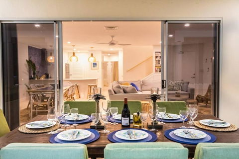 Amaroo Villa - Absolute Beachfront Port Douglas - C Tourism 1