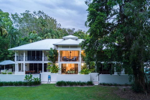 Amaroo Villa - Absolute Beachfront Port Douglas - C Tourism 3