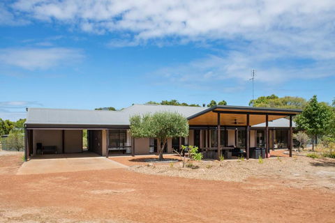 Amaroo - C Tourism 0