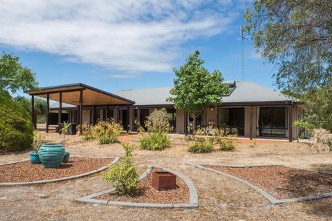 Amaroo - C Tourism 1