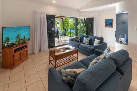 Anchorage 4 & Buggy Hamilton Island - C Tourism 0
