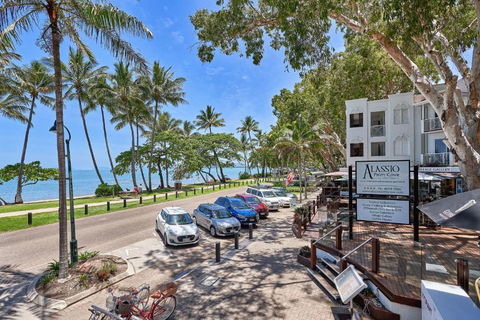 Alassio Absolute Beachfront 201 Palm Cove - C Tourism 1
