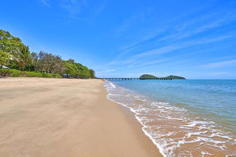 Alassio Absolute Beachfront 201 Palm Cove - C Tourism 2
