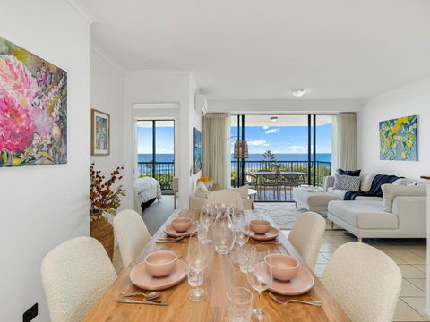 Alex Beachfront Apartment - C Tourism 2