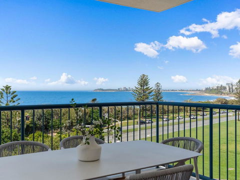 Alex Beachfront Apartment - C Tourism 4