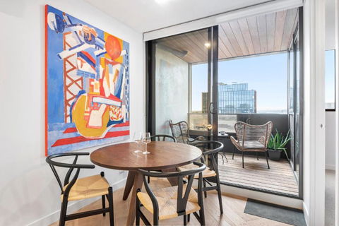 Artistic Urban Getaway Just Off Smith Street! - C Tourism 1