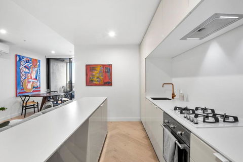 Artistic Urban Getaway Just Off Smith Street! - C Tourism 3