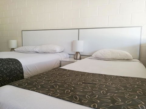 Augathella Motel & Caravan Park - C Tourism 4