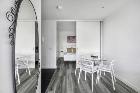 Aura Off Flinders Lane - A City Centre Balcony Abode - C Tourism 1