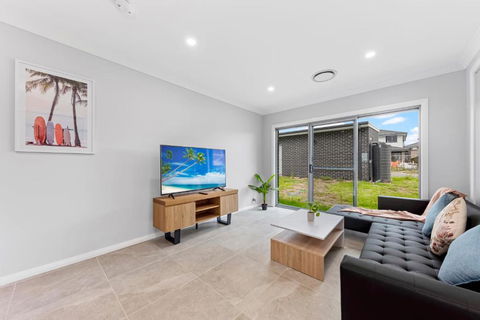 Austral Brand New 3Br House With WiFi & Parking - C Tourism 1