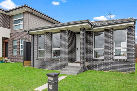 Austral Brand New 3Br House With WiFi & Parking - C Tourism 0