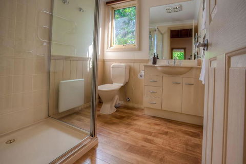 Autumn Abode Cottages - One - C Tourism 4