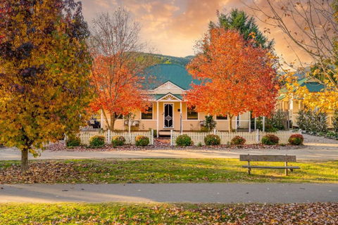 Autumn Beauty - Garden Cottage 4 - C Tourism 0