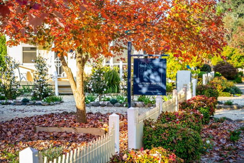 Autumn Beauty - Garden Cottage 4 - C Tourism 1