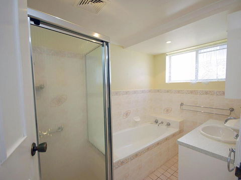 Avilla Court 1 - C Tourism 4
