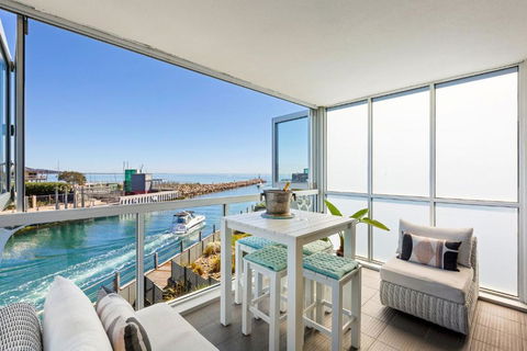 Azure Bliss Luxe With Water Views Walk To Beach - C Tourism 0