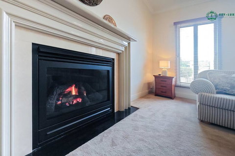 Balwyn Luxury 5BR Mansion With Cinema & BBQ - C Tourism 4