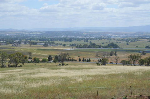BATHURST GOLDFIELDS RESIDENCE On MOUNT PANORAMA - C Tourism 4