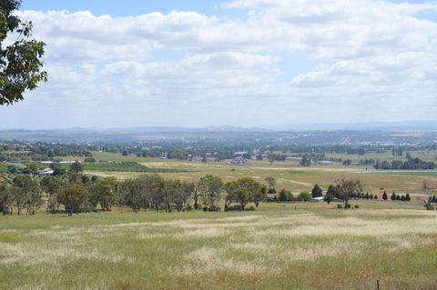 BATHURST GOLDFIELDS RESIDENCE On MOUNT PANORAMA - C Tourism 1