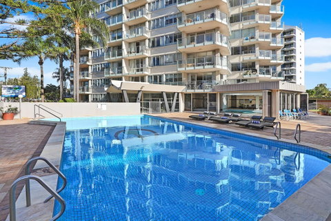 Pacific Regis Beachfront Holiday Apartments - C Tourism 3