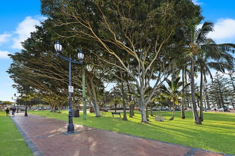 Pacific Regis Beachfront Holiday Apartments - C Tourism 18