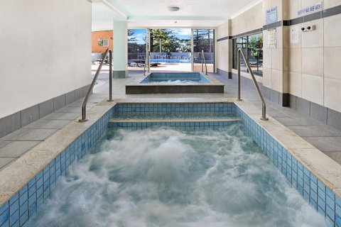Pacific Regis Beachfront Holiday Apartments - C Tourism 5
