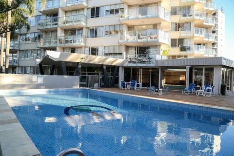 Pacific Regis Beachfront Holiday Apartments - C Tourism 9