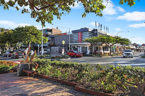 Pacific Regis Beachfront Holiday Apartments - C Tourism 16