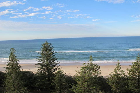 Pacific Regis Beachfront Holiday Apartments - C Tourism 11
