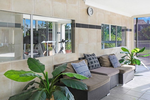 Pacific Regis Beachfront Holiday Apartments - C Tourism 7