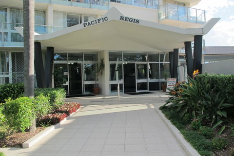 Pacific Regis Beachfront Holiday Apartments - C Tourism 10