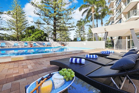 Pacific Regis Beachfront Holiday Apartments - C Tourism 1