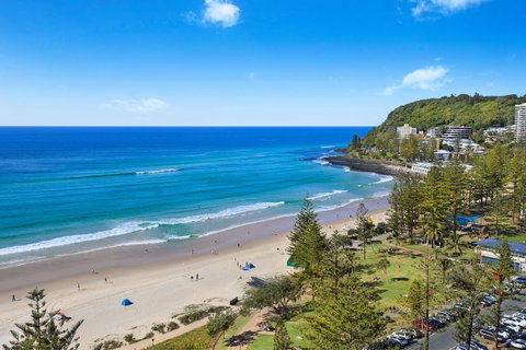 Pacific Regis Beachfront Holiday Apartments - C Tourism 0