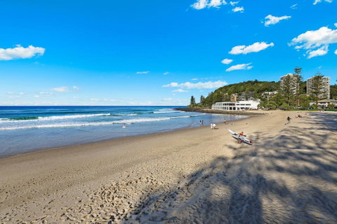 Pacific Regis Beachfront Holiday Apartments - C Tourism 2