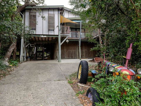 Five Bimba (Tractor House) - C Tourism 0
