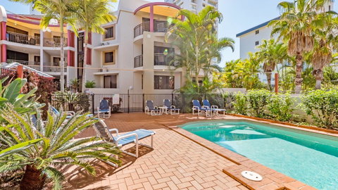 Burleigh On The Beach - C Tourism 8