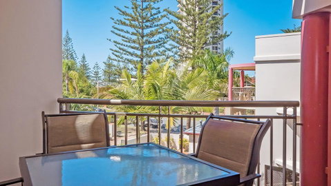 Burleigh On The Beach - C Tourism 2