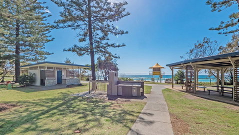 Burleigh On The Beach - C Tourism 9