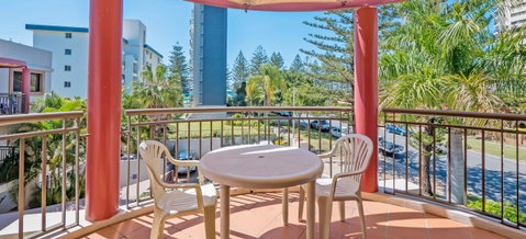 Burleigh On The Beach - C Tourism 13