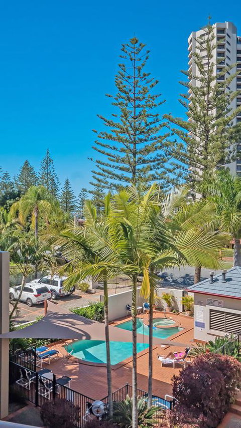 Burleigh On The Beach - C Tourism 23