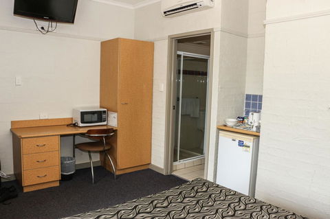 Salisbury Hotel Motel - C Tourism 18